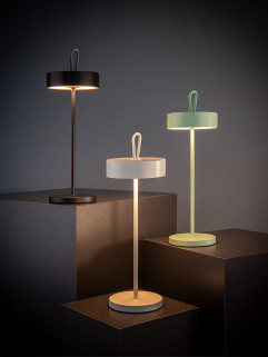 Lampa stolová CLEO, Ø 12 cm, výška: 30,5 cm, nabíjacia stanica, USB nabíjací kábal, dialkové ovládanie s batériou, kov, farba biela
